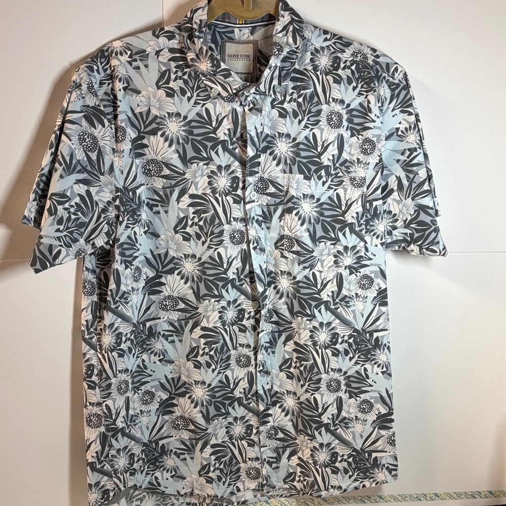 Silver Stone Collection, Gray Floral Men's Button Down Shirt, Size Large